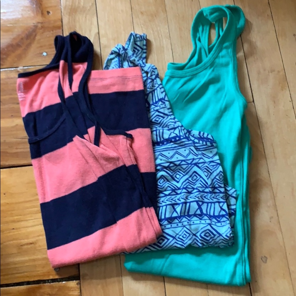 Old Navy tanks